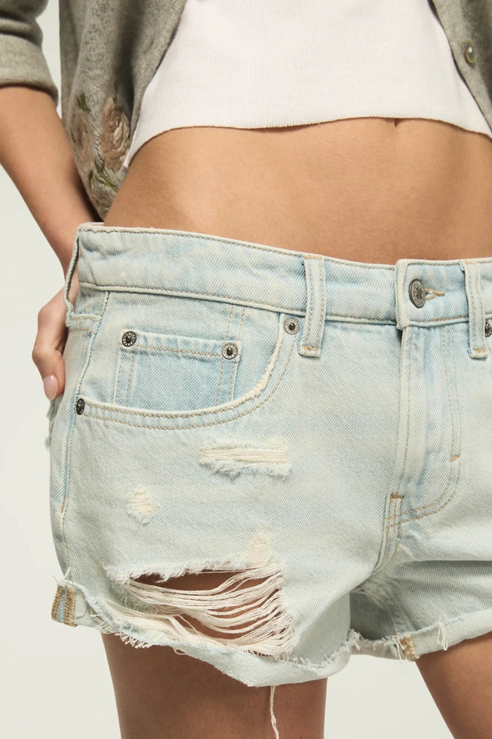 [158393-440] WOMENS LUCKY BRAND MID RISE FESTIVAL SHORT - TRICKLE DOWN WASH rubbersoled