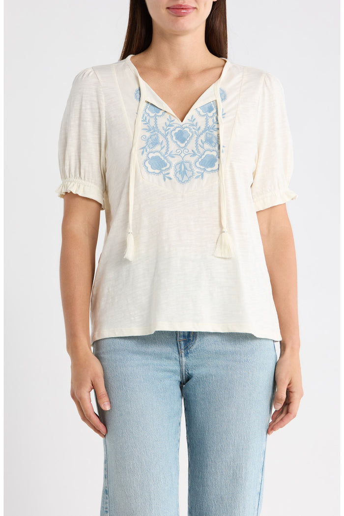 [159619-GARDENIA] WOMENS LUCKY BRAND EMB TIE FRONT TOP - GARDENIA rubbersoled