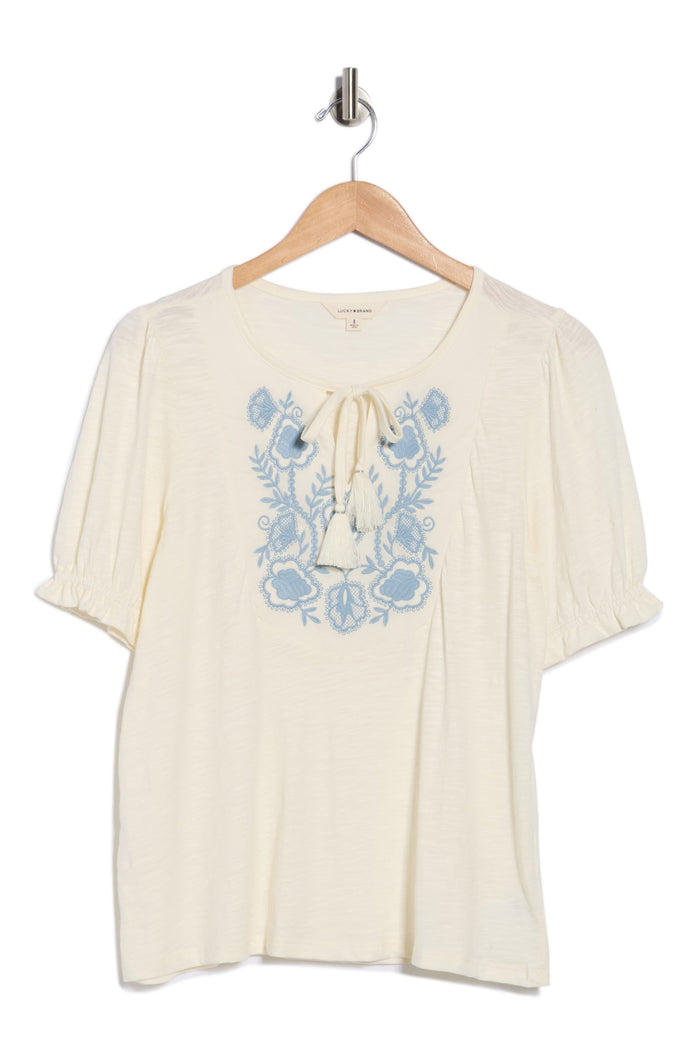 [159619-GARDENIA] WOMENS LUCKY BRAND EMB TIE FRONT TOP - GARDENIA rubbersoled