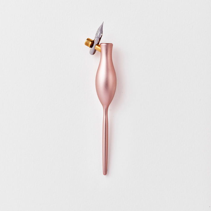 The Carrot oblique calligraphy pen in Pink Lemonade