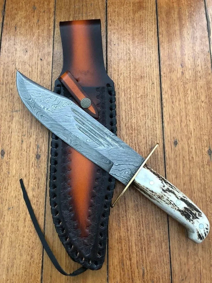 Deluxe Dundee Hunting Knife with Full Tang Damascus Steel Blade and Antler Horn Handle cskforged