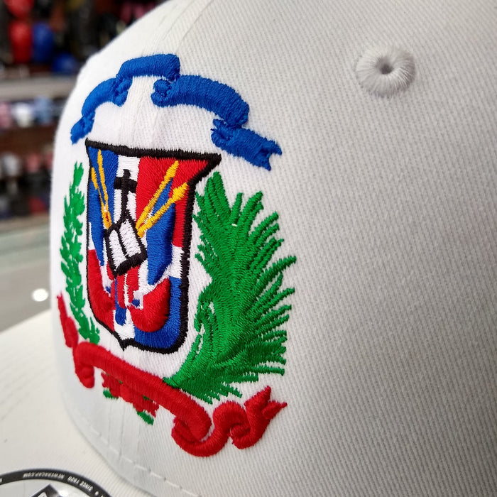 Escudo Republica Dominicana - Dominican Snapback White - Full Color Hat Peligro Sports