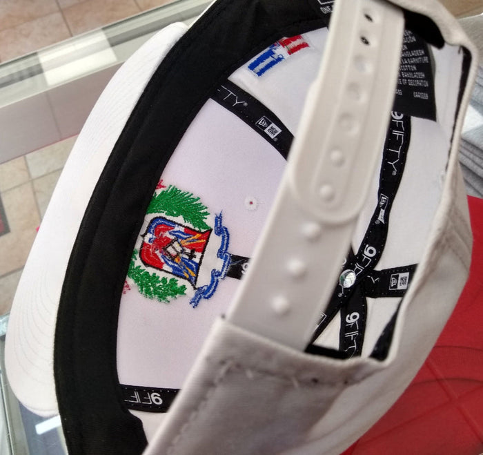 Escudo Republica Dominicana - Dominican Snapback White - Full Color Hat Peligro Sports