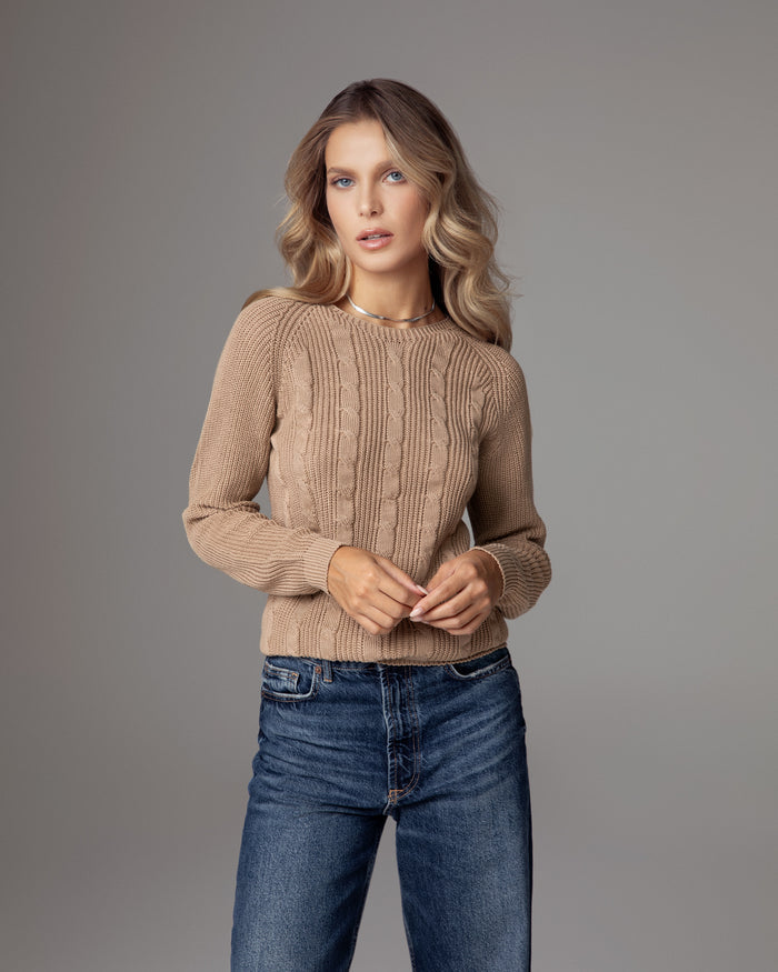 Maglione girocollo con treccia in cotone organico crema