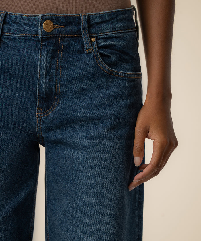 Selena Baggy Low Rise Straight Leg in Gracefully Wash