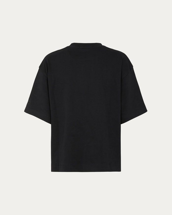 T-shirt nera con logo e maniche scese